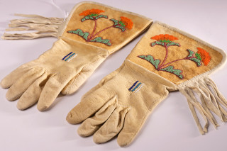 Ladies’ Gloves with Beaded Orange Poppies