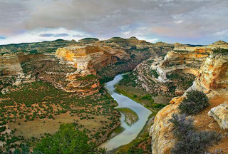 a river running through a canyon