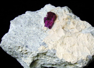 Red beryl gemstone